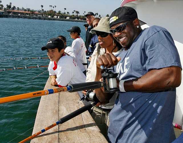 130724163830-ladainian-tomlinson-fishing-single-image-cut.jpg